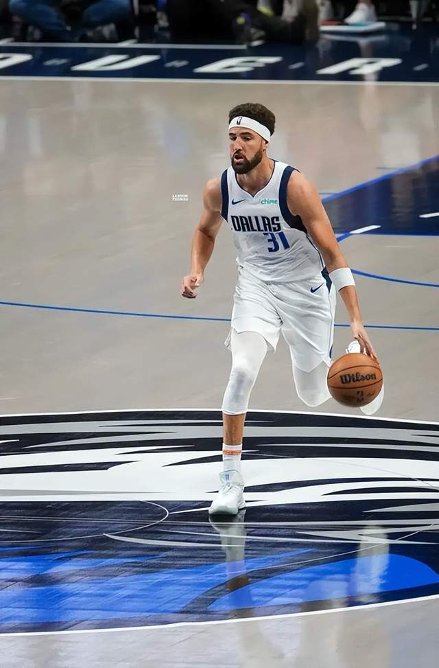 专业数据报道-穆雷重返赛场，表现优异首场状态出色，快船观众沸腾！-专业数据报道