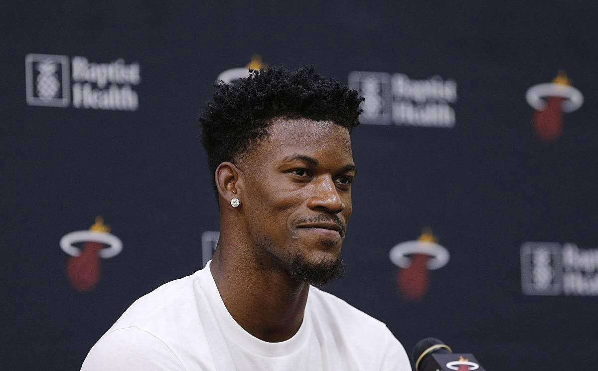 专业数据报道-险胜引发热议！，巴特勒在中国队比赛中刷新纪录气势如虹延续-专业数据报道